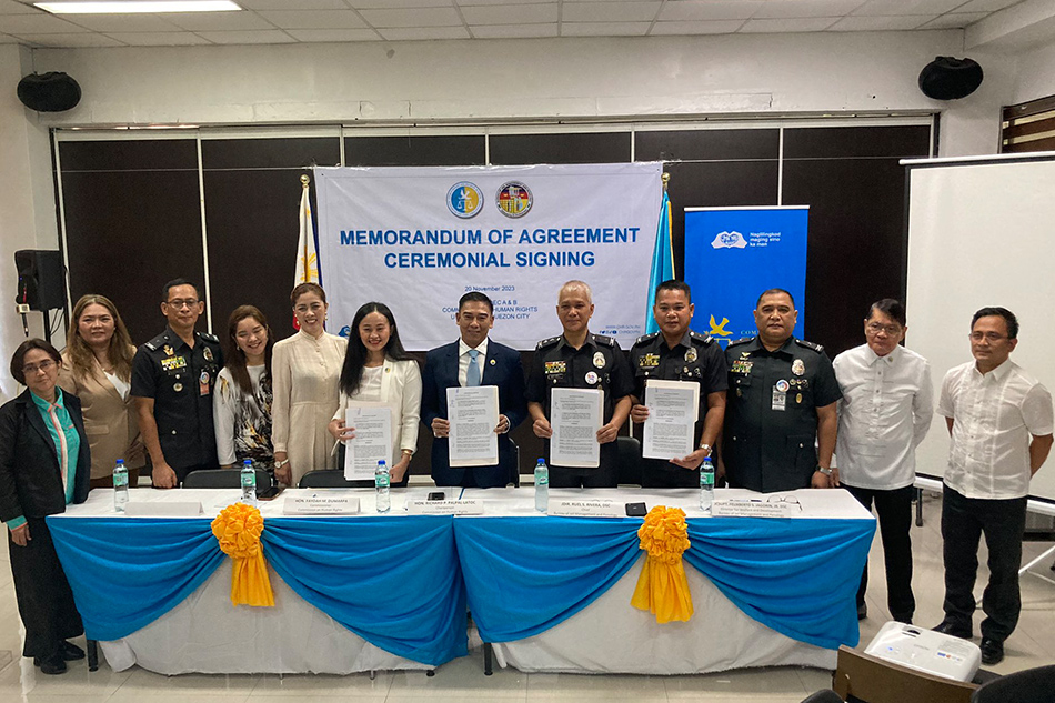 The Commission on Human Rights (CHR) and the Bureau of Jail Management and Penology (BJMP) sign a memorandum of agreement on November 20, 2023. Mike Navallo, ABS-CBN News.