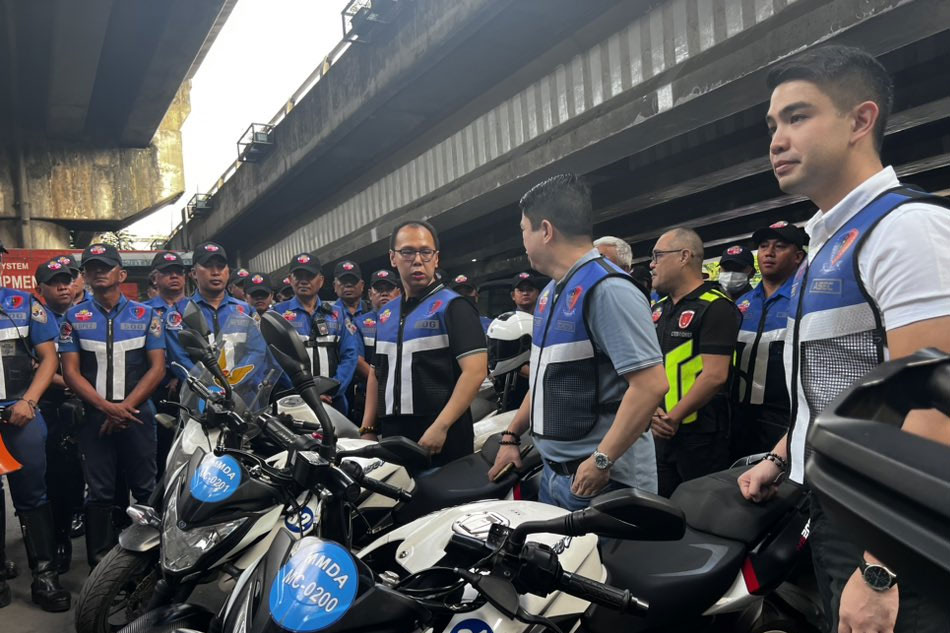 MMDA personnel on motorcycles will issue citation tickets to motorists obstructing Mabuhay Lanes. Jacque Manabat, ABS-CBN News 