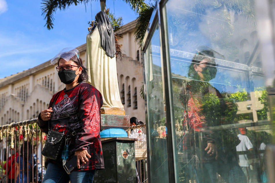 People flock to the National Shrine of Our Mother of Perpetual Help, more popularly known as Baclaran Church in Parañaque to offer prayers and hear mass on November 17, 2021. Jonathan Cellona, ABS-CBN News