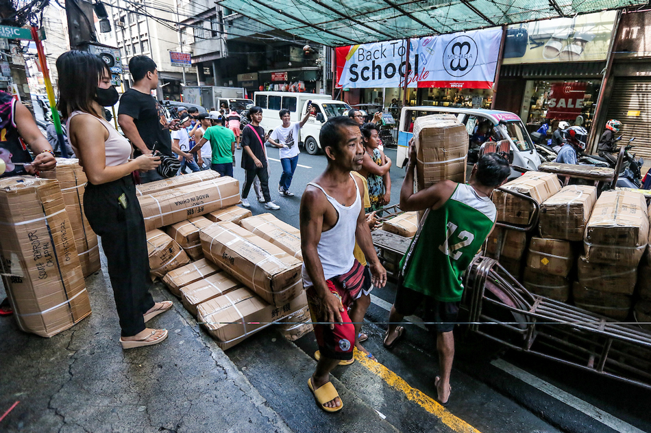 People start shopping early for school supplies in Divisoria on August 17, 2023. Jonathan Cellona, ABS-CBN News/File.