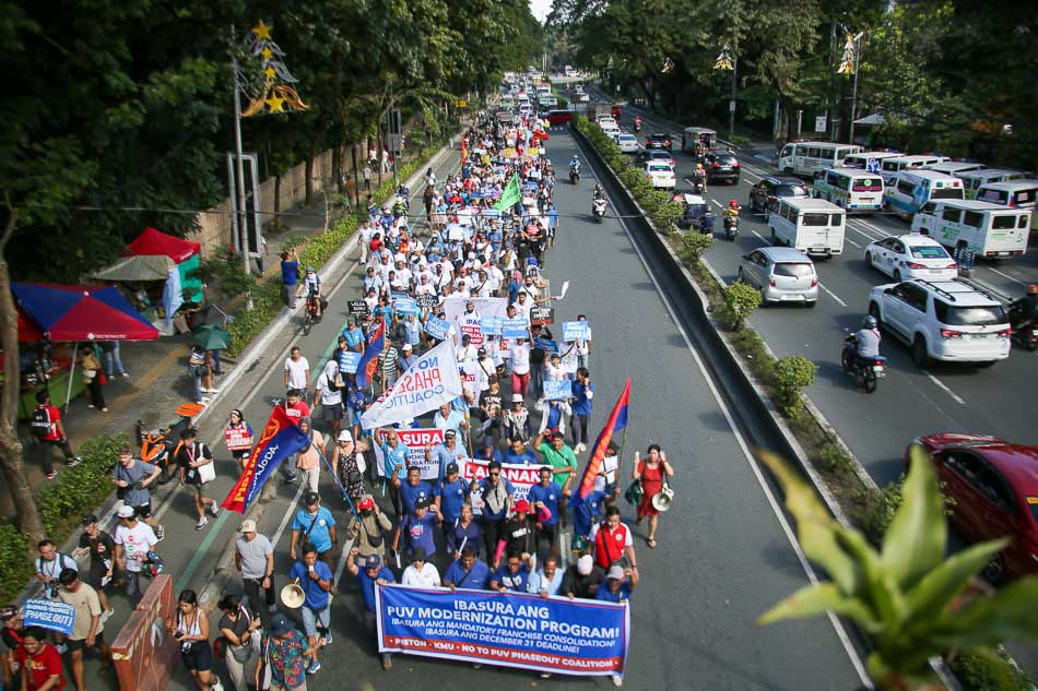 The group heads to the LTFRB HQ from UP Diliman. Jonathan Cellona, ABS-CBN News