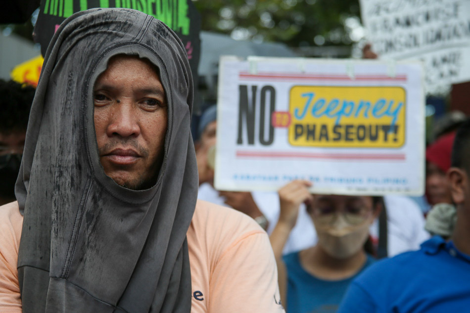 The protesters say the fees for franchise consolidation are too high and would be near impossible to recoup. Jonathan Cellona, ABS-CBN News