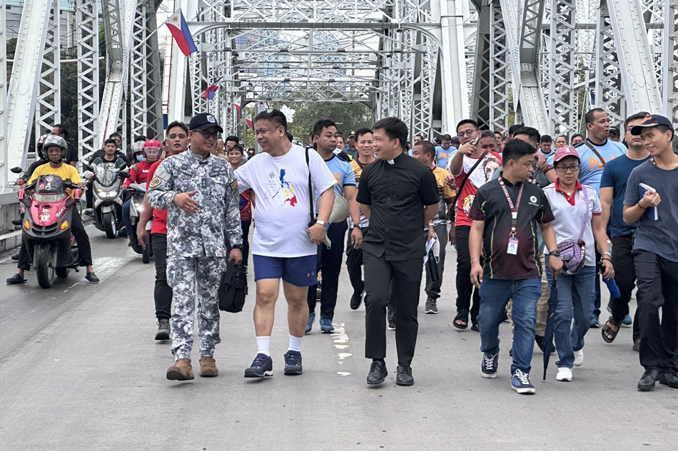 Representatives of the Church, law enforcement agencies and Nazareno devotees conduct a walkthrough of the Traslacion in Manila on Dec. 16, 2023. ABS-CBN News/Val Cuenca