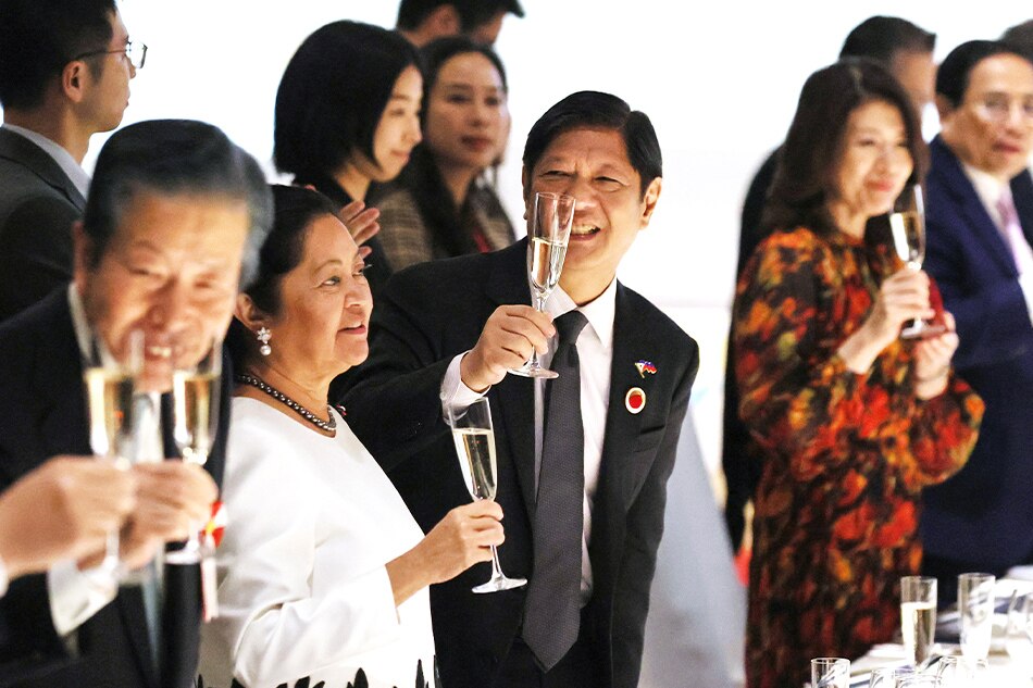 Philippine President Ferdinand Marcos Jr. (C) accompanied by his wife Louise Araneta (2-L) toasts at the gala dinner for the 50th anniversary event between ASEAN and Japan as part of the ASEAN-Japan commemorative summit in Tokyo, Japan, December 17, 2023. Yoshikazu Tsuno, EPA-EFE.