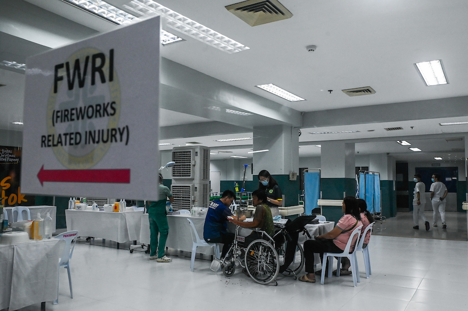 Medical personnel attend to a patient injured by fireworks at the East Avenue Medical Center (EAMC) in Quezon City on New Year’s Day, January 1, 2024. Maria Tan, ABS-CBN News