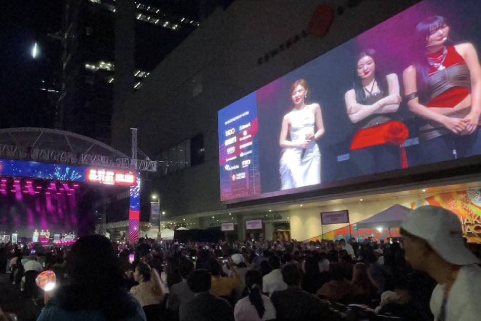Red Velvet members Irene, Seulgi and Wendy join the Filipino crowd at the Bonifacio Global City in Taguig as they welcomed 2024 in the Philippines. ABS-CBN News 