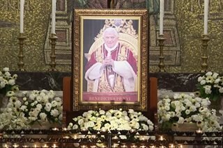 Filipinos pray for late Benedict XVI