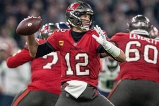 Tom Brady sparks Bucs into NFL playoffs