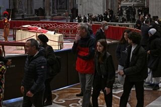 Thousands pay tribute to Benedict XVI at St. Peter's Basilica