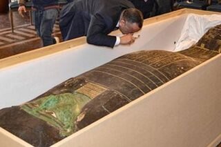 Egypt retrieves looted sarcophagus lid from US