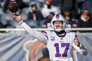 Bills survive scare to beat Dolphins, Giants upset Vikings