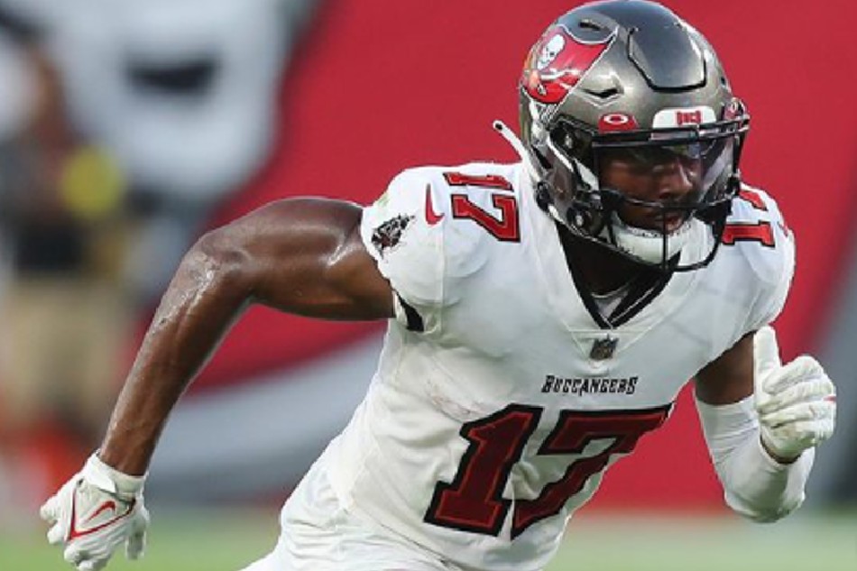 Buccaneers' Russell Gage Hospitalized with Concussion After Scary Hit