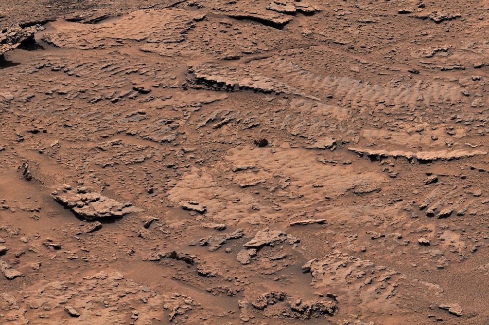 Billions of years ago, waves on the surface of a shallow lake stirred up sediment at the lake bottom. Over time, the sediment formed into rocks with rippled textures that are the clearest evidence of waves and water that NASA’s Curiosity Mars rover has ever found. Credits: NASA/JPL-Caltech/MSSS.