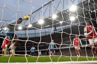 Premier League leaders Arsenal held, Spurs thrashed