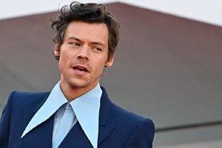Harry Styles helps fan propose to GF during PH concert