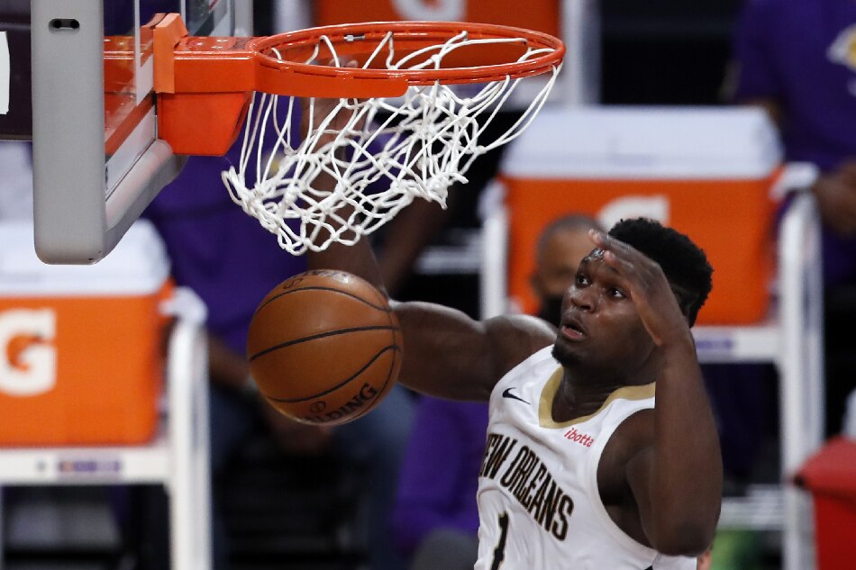 New Orleans Pelicans forward Zion Williamson scores during the third quarter of the NBA basketball match between the New Orleans Pelicans and the Los Angeles Lakers at the Staples Center in Los Angeles, California, USA, 15 January 2021. EPA-EFE/ETIENNE LAURENT