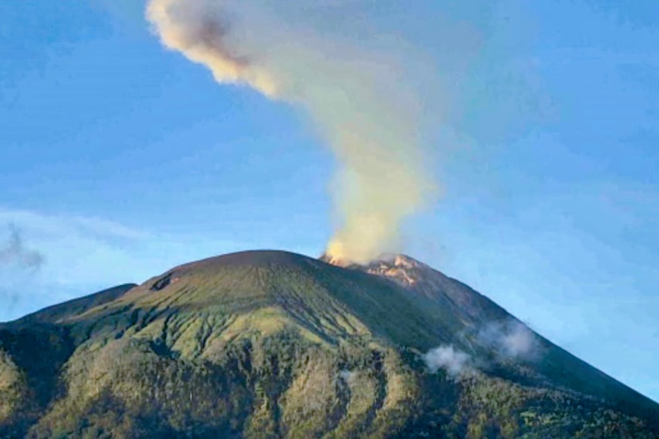 This handout picture taken and released on March 24, 2023 by the Vulcanology and Geological Hazard Mitigation Center shows Mount Ili Lewotolok spewing ash into the air on Lembata island, in East Nusa Tenggara province. Handout / Vulcanology and Geological Hazard Mitigation Center / AFP