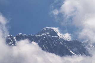 Nepal issues record 454 permits for Everest