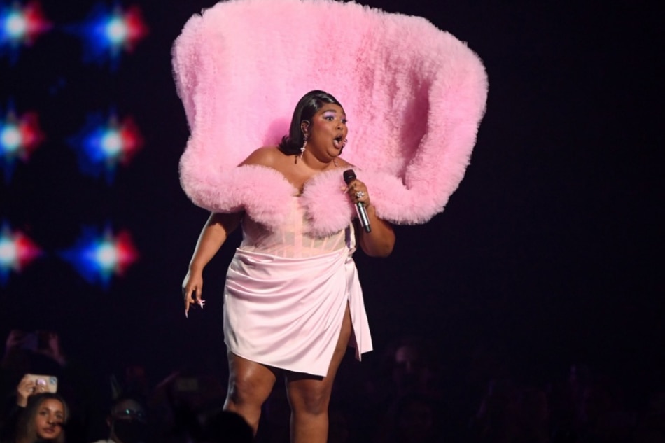 Pop star Lizzo named in employee harassment suit – Filipino News