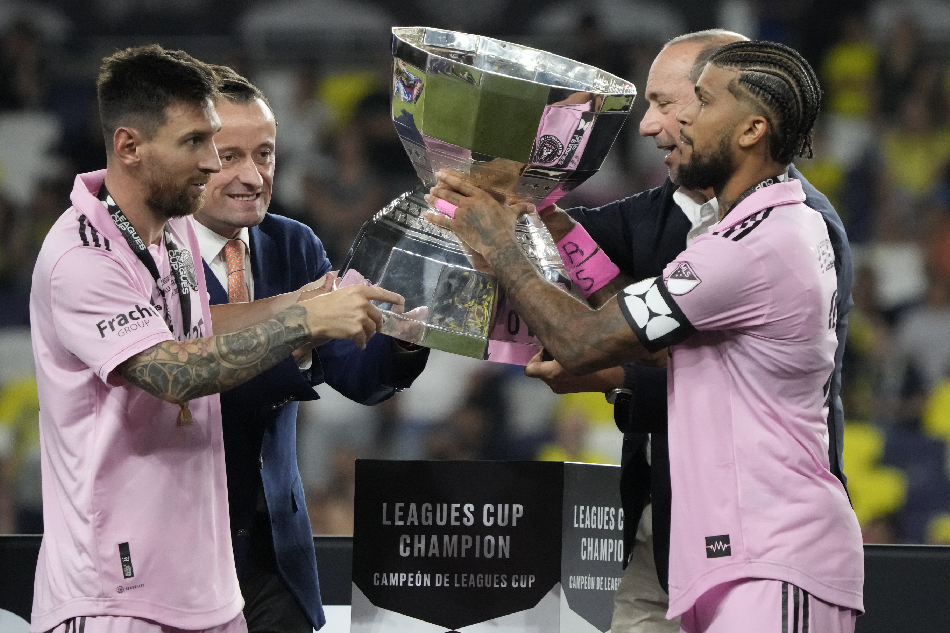 Messi and Inter Miami lift the Leagues Cup, the first trophy in club  history 🏆