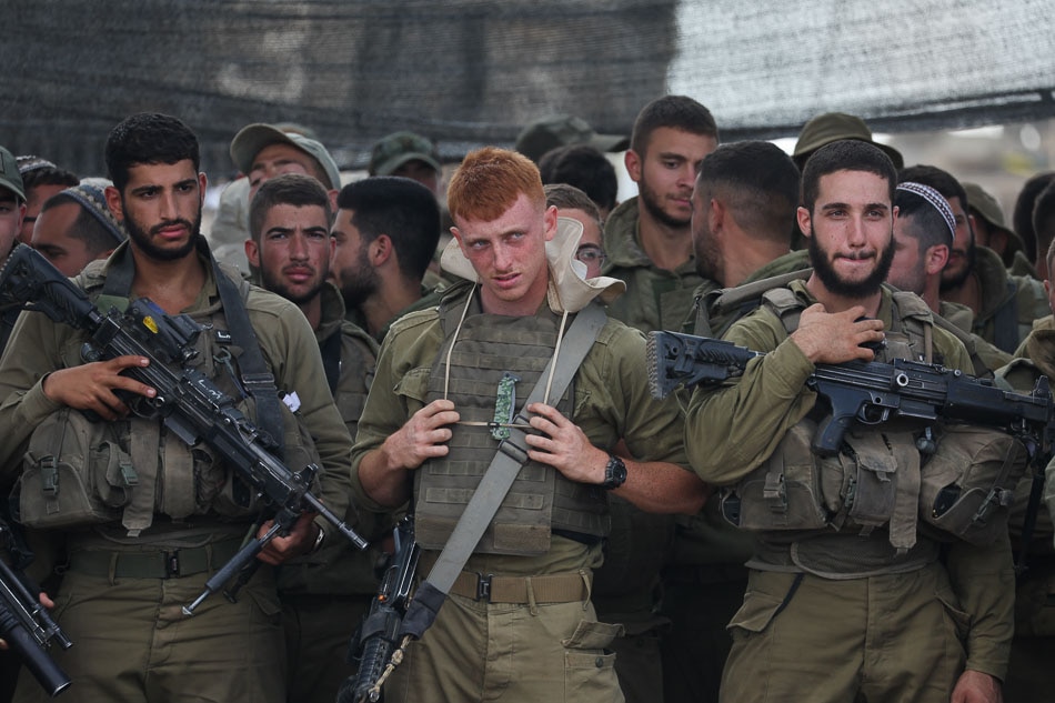 On The Edge Of Gaza Israeli Soldiers Brace For Battle Abs Cbn News 