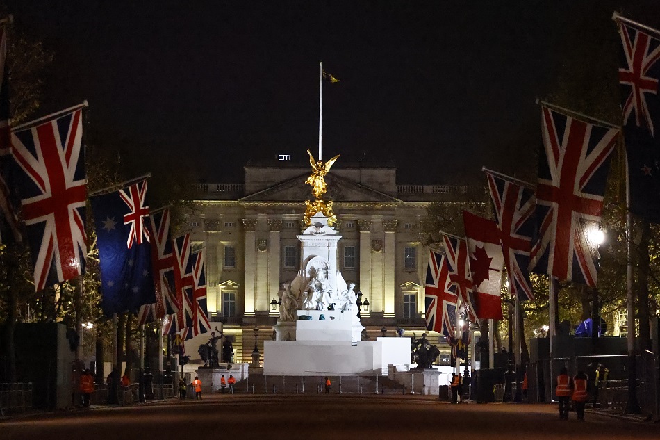 A view of Buckingham Palace and the Mall after a man was arrested after allegedly throwing items, suspected to be shotgun cartridges, into the grounds of Buckingham Palace in London, Britain, 02 May 2023, ahead of the coronation of Britain