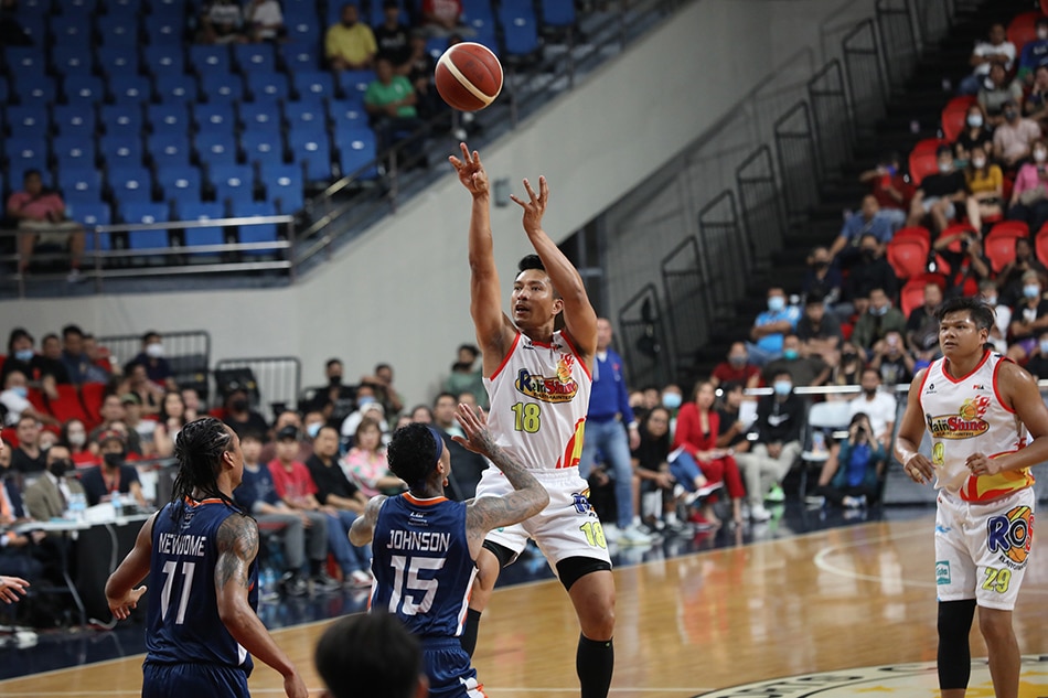 Rain or Shine guard James Yap scored 12 points in the second quarter against Meralco. PBA Images.