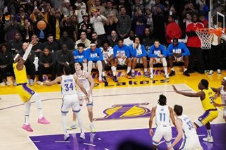 'King' James breaks NBA scoring record