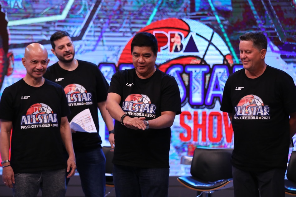 PBA Commissioner Willie Marcial conducts a coin toss ahead of the PBA All-Star Draft. PBA Images.