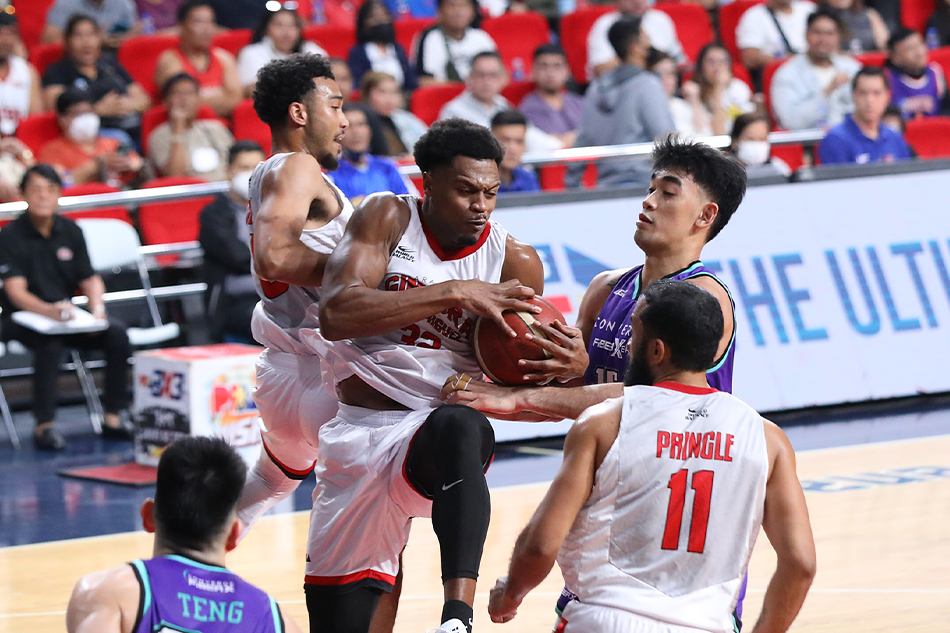 Barangay Ginebra import Justin Brownlee in action against Converge. PBA Images.