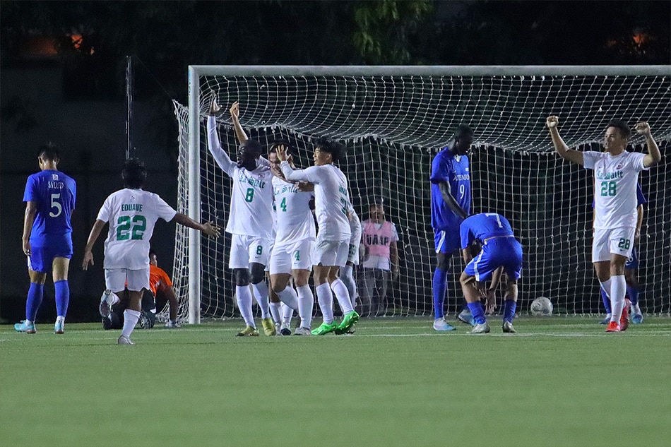 Stephen Del Rosario celebrates with his teammates after scoring the game-winning goal for La Salle in stoppage time against Ateneo. UAAP Media.