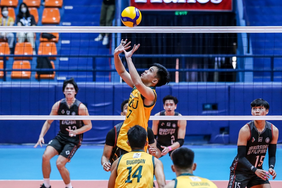  FEU setter Benny Martinez sets up a play for the Tamaraws against UP in their UAAP Season 85 second round match. UAAP Media.