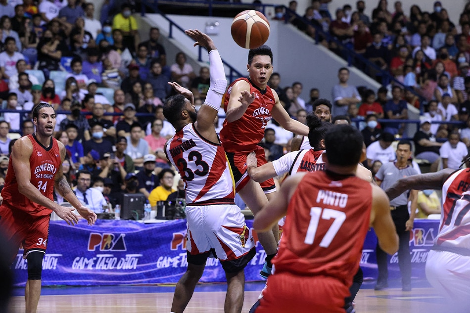 Ginebra point guard Scottie Thompson makes a pass against San Miguel in Game 2 of their 2023 PBA Governors' Cup semifinals series. PBA Images.