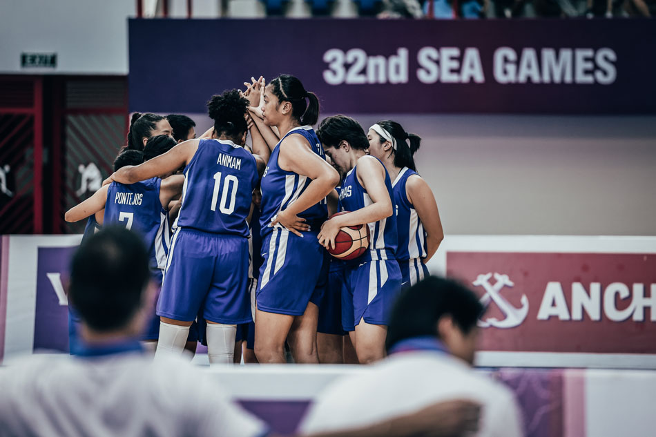 The Gilas Pilipinas Women play against Singapore in the 32nd Southeast Asian Games at the Morodok Elephant Hall 2 on May 11, 2023. Photo courtesy Ariya Kurniawan