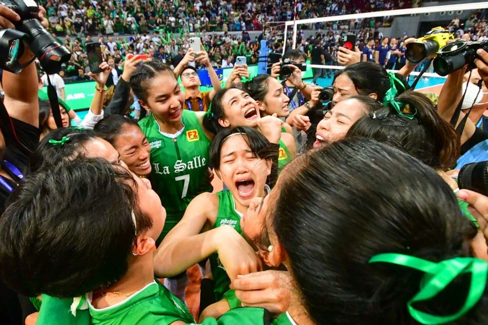 DLSU Lady spikers reclaim volleyball title | ABS-CBN News