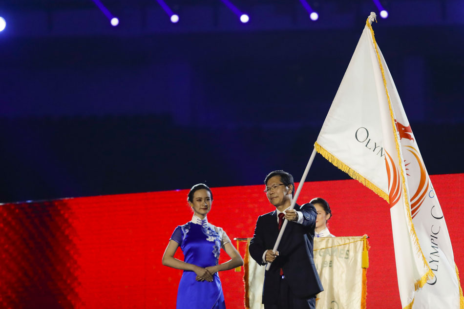 Xu Liyi, major of Hangzhou, China, waves the Olympic Committee of Asia flag during the closing ceremony of the Asian Games 2018 at the Gelora Bung Karno Main Stadium in Jakarta, Indonesia, September 2, 2018. Mast Irham, EPA-EFE/File.