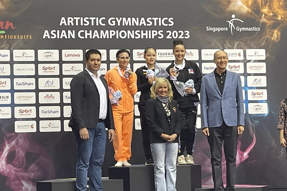Alea Finnegan (second from right) poses with her vault bronze, with GAP president Cynthia Carrion (center), who awarded the medals. Handout