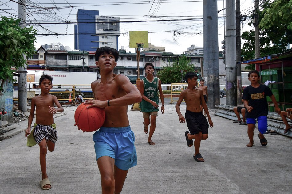 IN PHOTOS: As FIBA World Cup opens, Pinoys show love for basketball 21