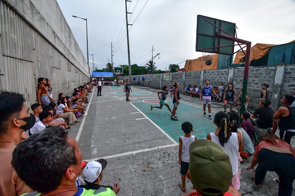 IN PHOTOS: As FIBA World Cup opens, Pinoys show love for basketball 8