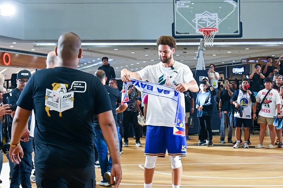 Warriors' Klay Thompson tears Achilles' in pickup game, out for