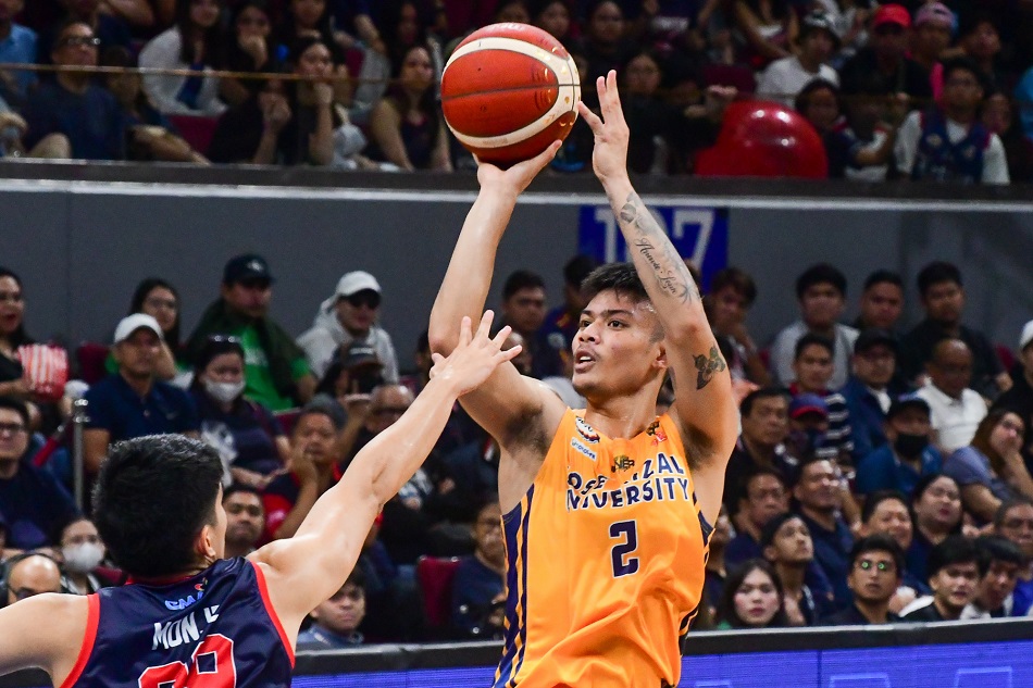 JRU’s JL Delos Santos shoots over Letran’s Kobe Monje at the NCAA Season 99 Men’s Basketball Tournament on Sunday, September 24, 2023, at the Mall of Asia Arena in Pasay City. Mark Demayo, ABS-CBN News.