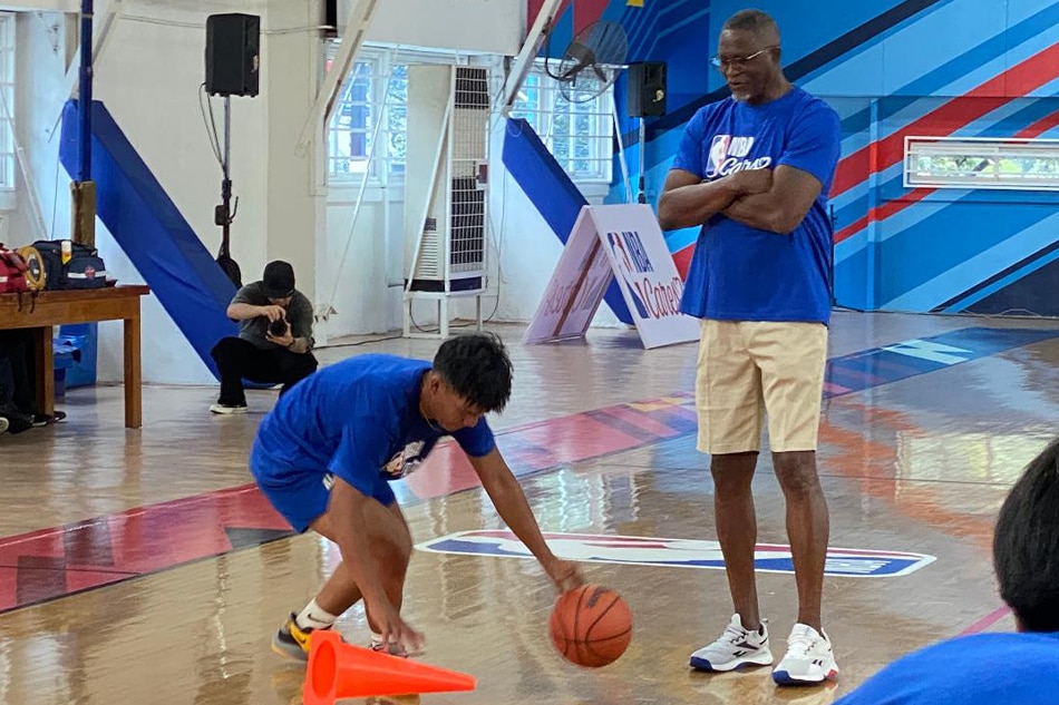 NBA legend Dominique Wilkins coaches a young Pinoy player during a basketball clinic at the NBA Community Gym on September 24, 2023. Dennis Gasgonia, ABS-CBN News