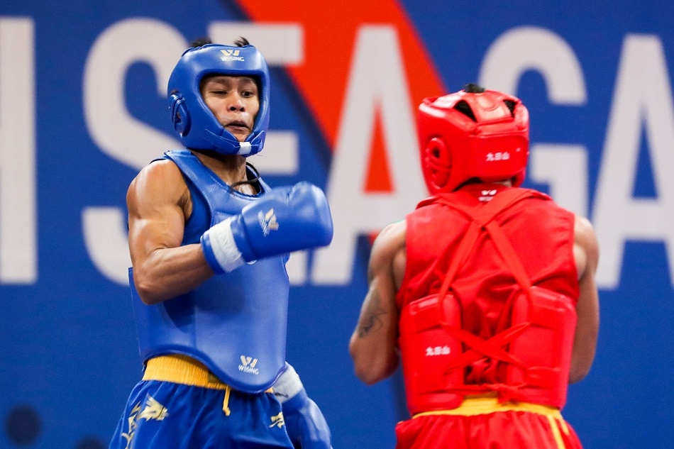 Arnel Roa Mandal of the Philippines (blue) beats Van Huong Dinh of Vietnam (red) during the semi final round in SEA Games Wushu Sanda event held at the World Trade Center in Pasay City on December 2, 2019. George Calvelo, ABS-CBN News/File.