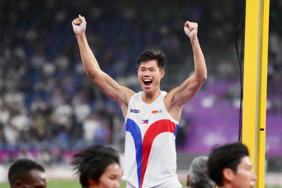 EJ Obiena captures SEA Games pole vault gold anew, resets record