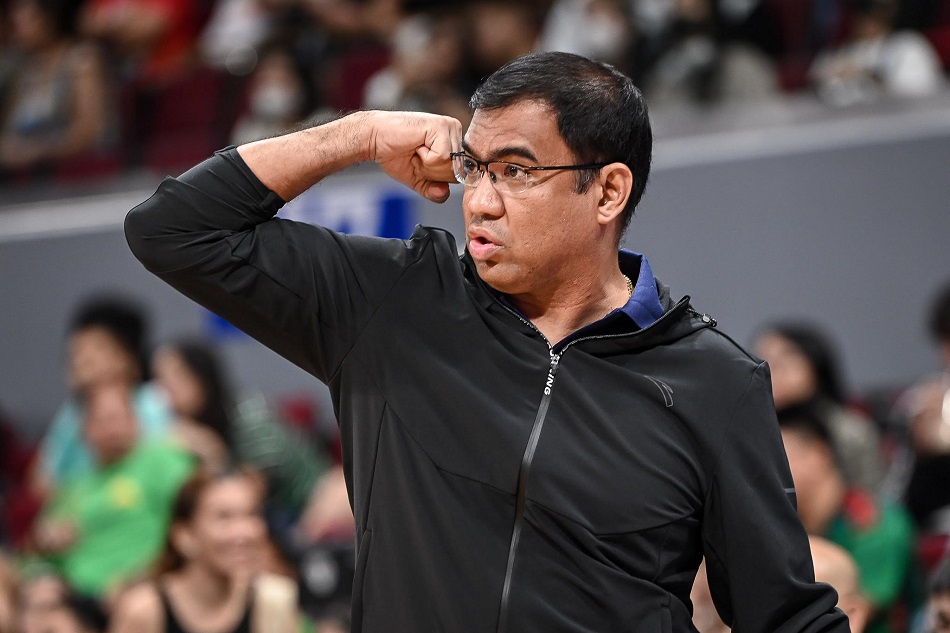 Jeff Napa calling the shots for NU against DLSU at the UAAP Season 86 Men’s Basketball Tournament, October 15, 2023. Photo by UAAP Media. 
