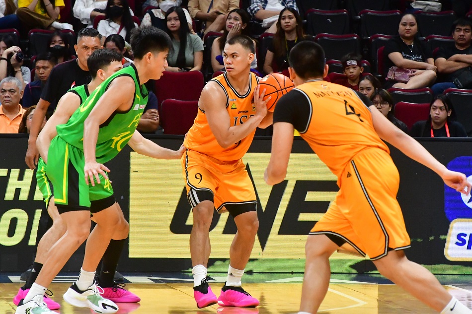 Nic Cabanero in the post against Far Eastern University at the UAAP Season 86 Men