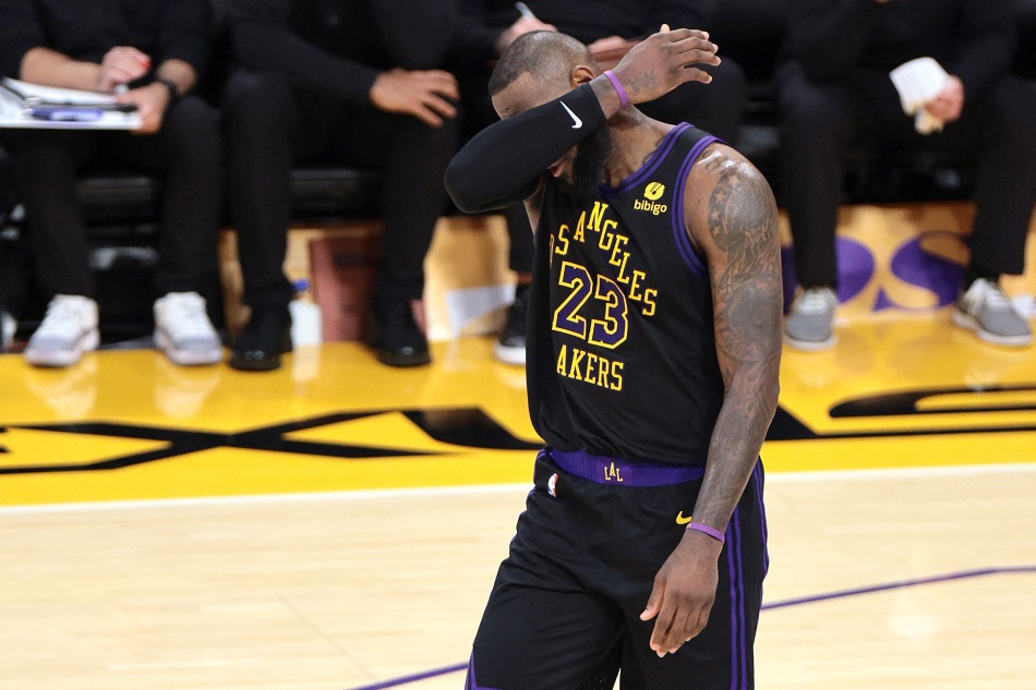 Los Angeles Lakers forward LeBron James reacts after a missed basket during the second half of their NBA game against the New York Knicks in Los Angeles, California, USA, December 18, 2023. Allison Dinner, EPA-EFE.
