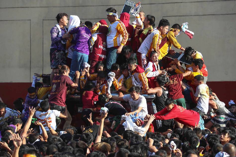 Nazareno Devotees Unwavering In Traslacion S Absence ABS CBN News   20200109 Traslacion Ayala Bridge Gc 8788 