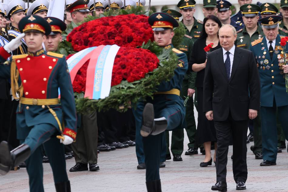 Russian President Vladimir Putin (R) attends a wreath-laying ceremony at the Tomb of the Unknown Soldier in the Alexandrovsky Garden near the Kremlin wall in Moscow, Russia, 22 June 2022. Day of Remembrance and Sorrow is observed annually on 22 June in Russia to commemorate those who died defending the Soviet Union from Nazi Germany and its allies during Operation Barbarossa, launched on 22 June 1941. EPA-EFE/MIKHAIL METZEL / KREMLIN POOL / SPUTNIK