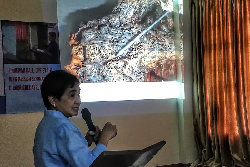 Forensic pathologist Dr. Raquel Fortun presents her post-mortem report on the exhumed remains of EJK victim Kian Delos Santos during a forum on Feb. 2, 2023. Vincent Go, ABS-CBN News